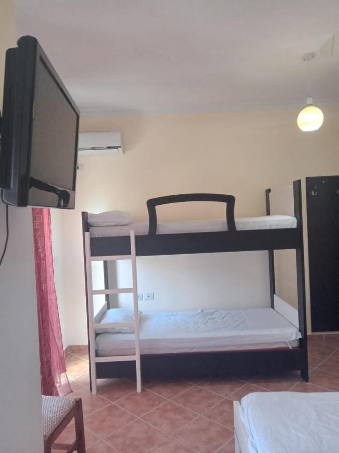 Ari Apartaments Vlorë エクステリア 写真
