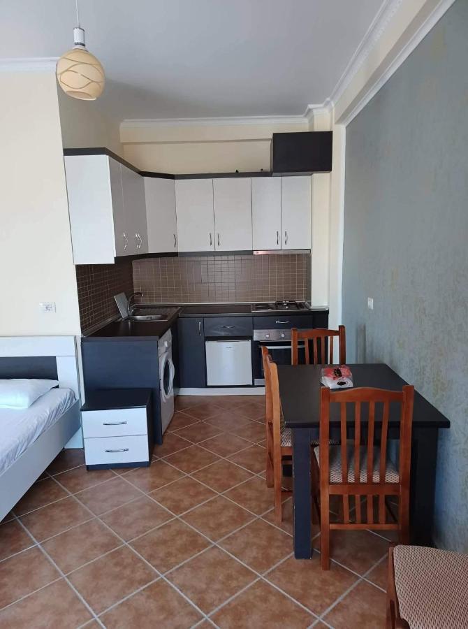 Ari Apartaments Vlorë エクステリア 写真