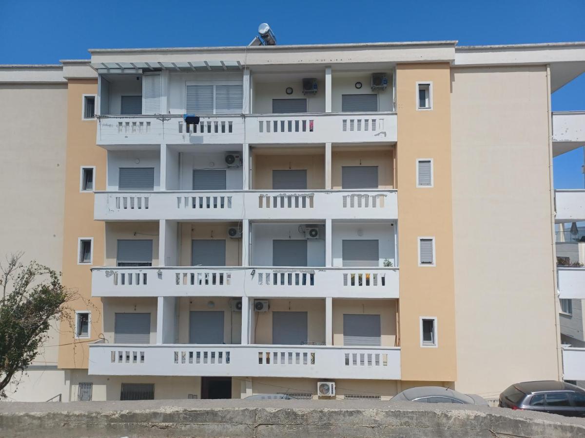 Ari Apartaments Vlorë エクステリア 写真