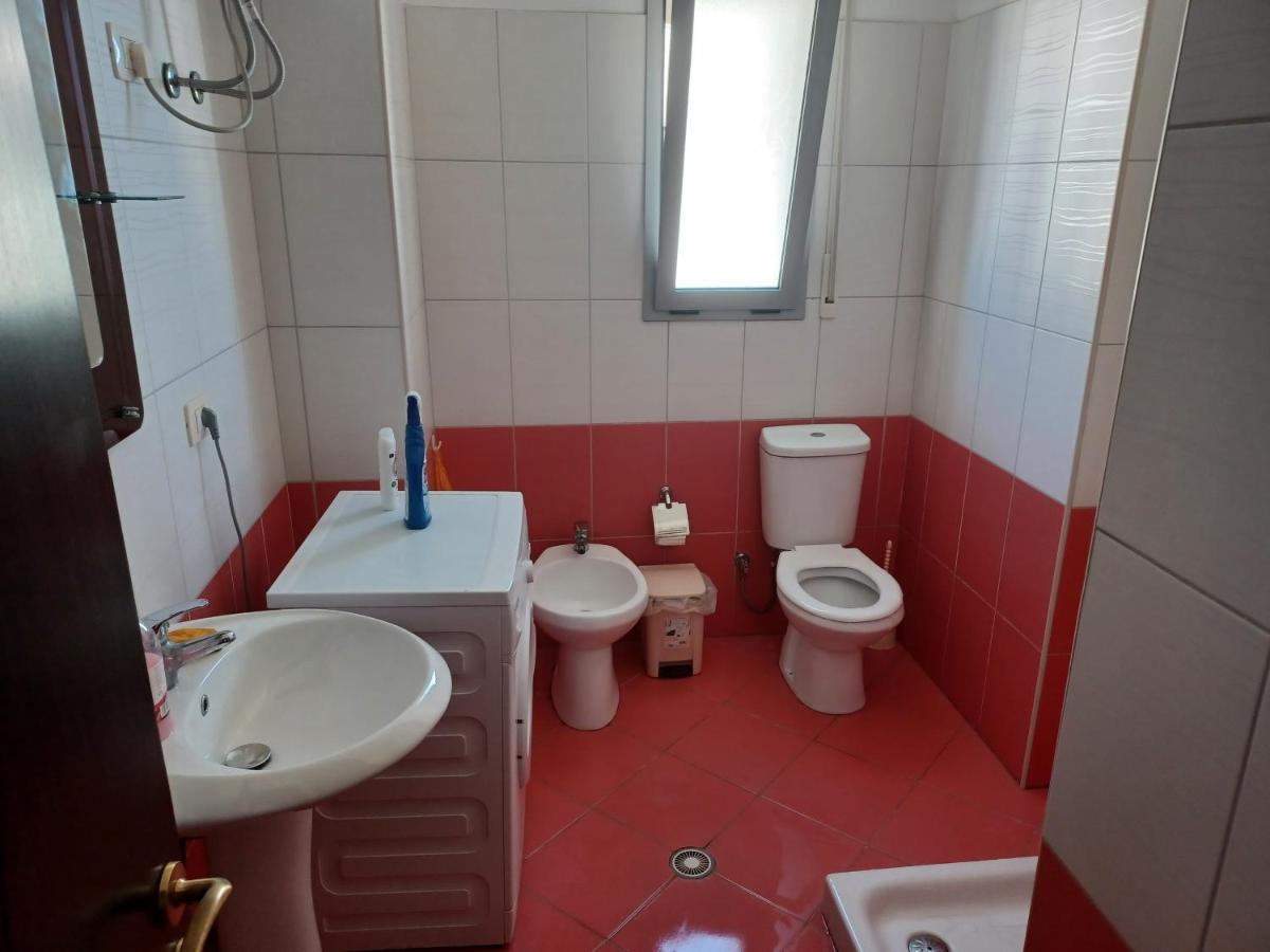 Ari Apartaments Vlorë エクステリア 写真