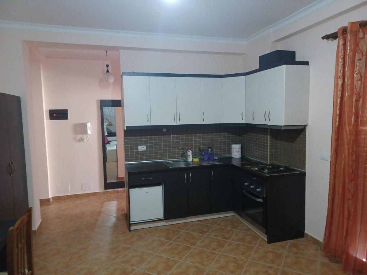 Ari Apartaments Vlorë エクステリア 写真