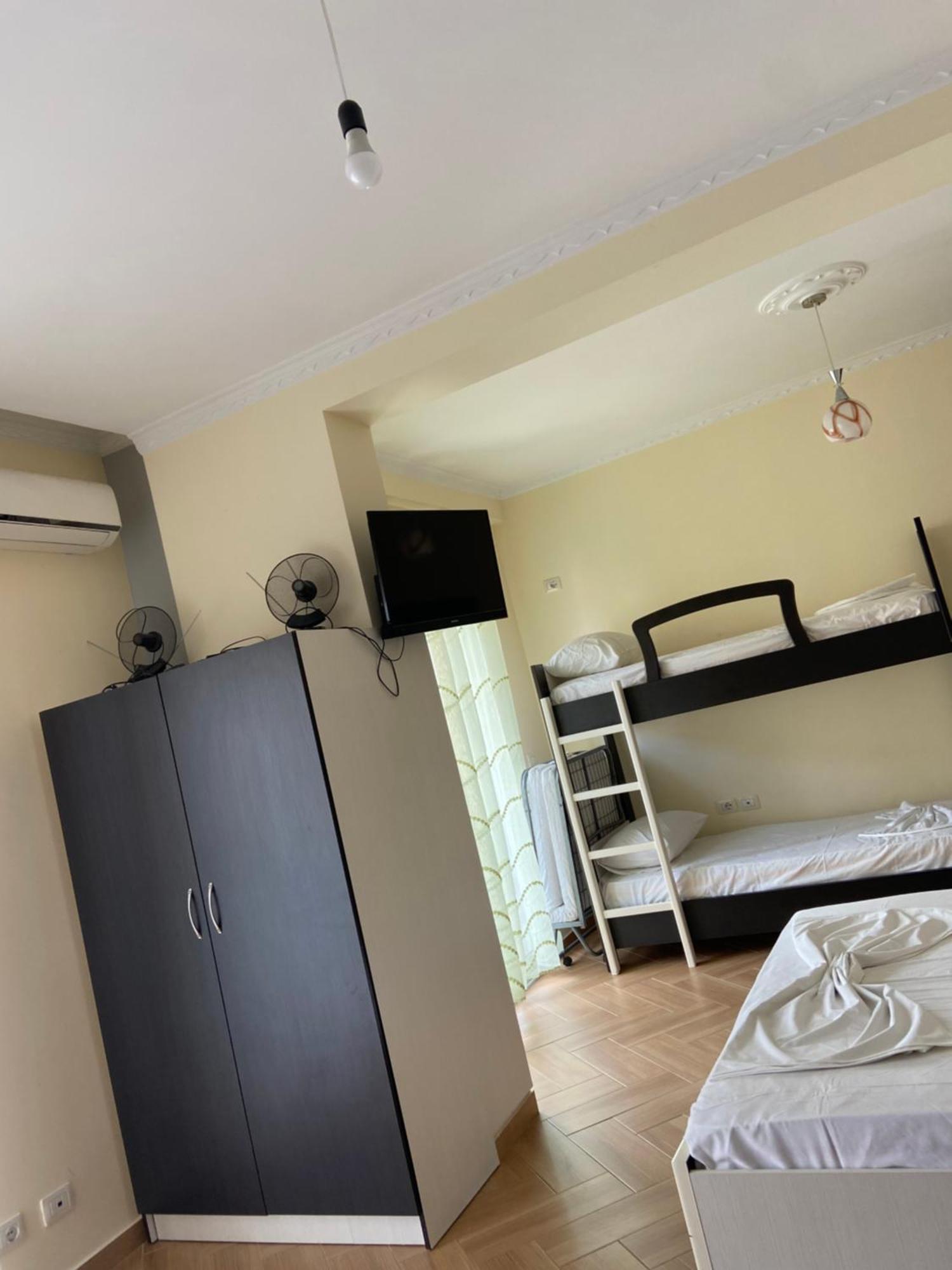 Ari Apartaments Vlorë エクステリア 写真