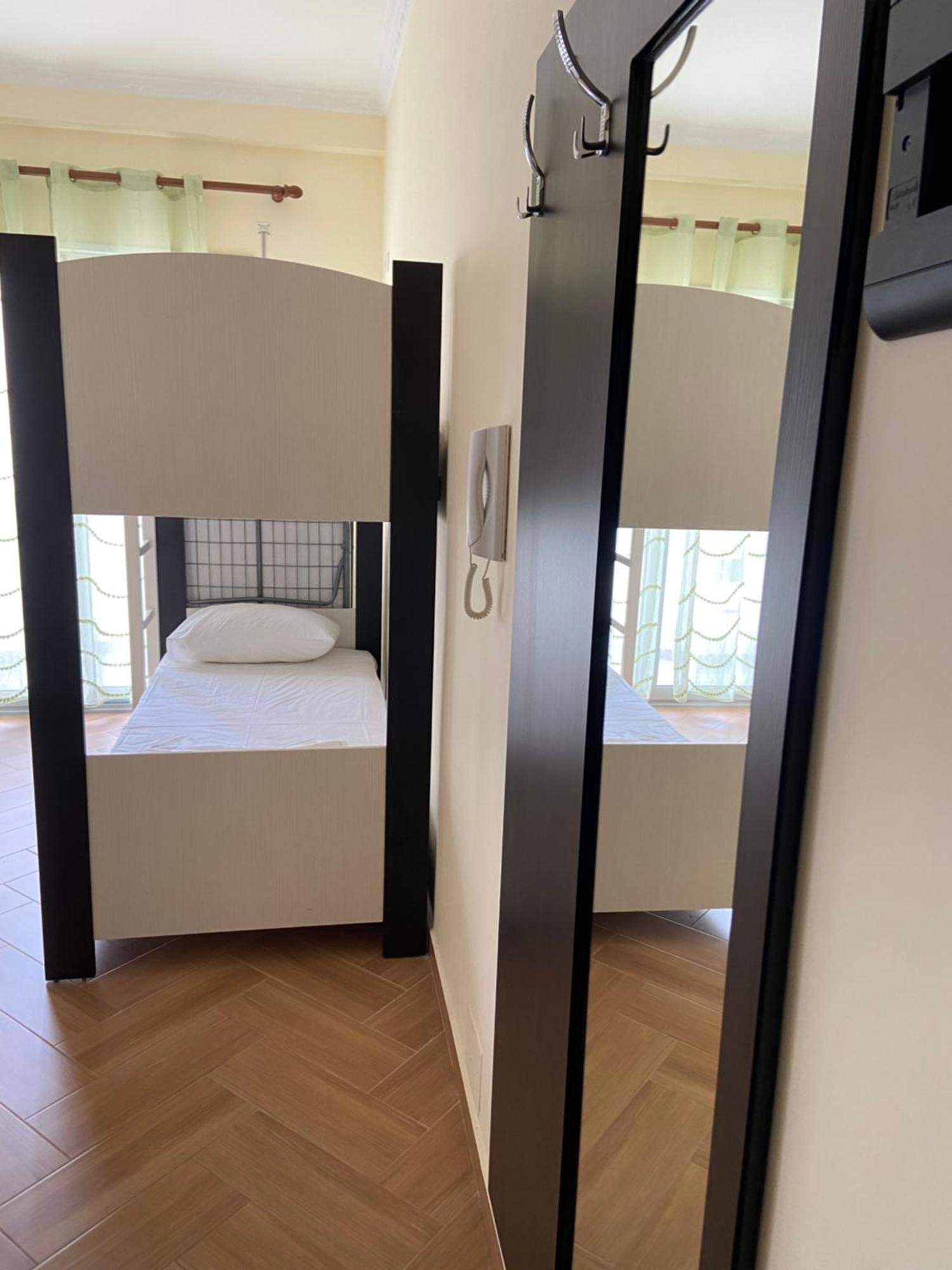 Ari Apartaments Vlorë エクステリア 写真