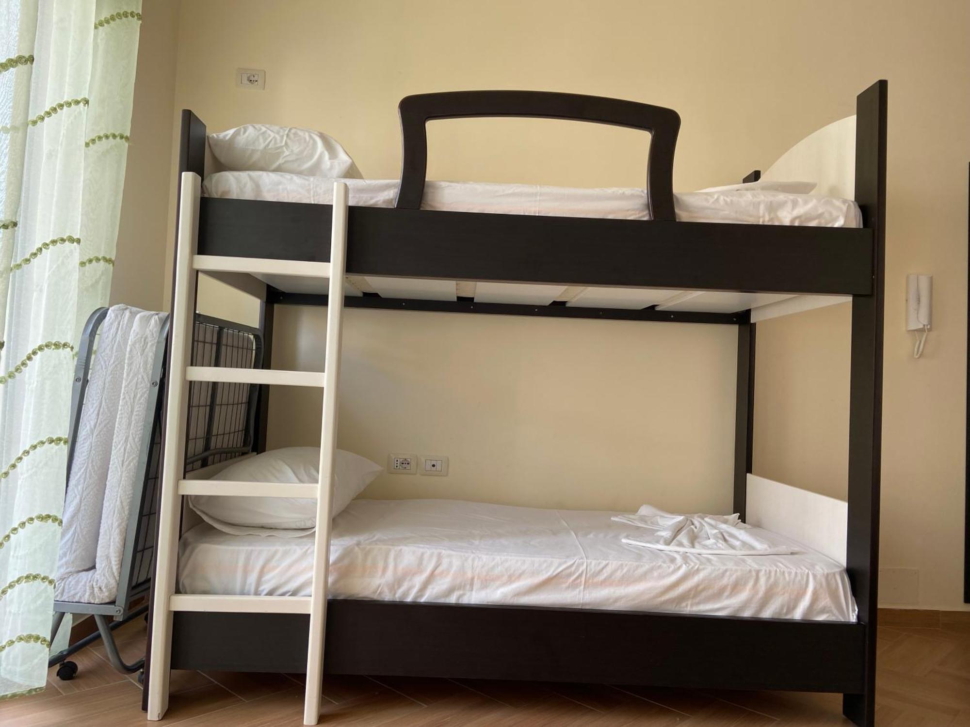 Ari Apartaments Vlorë エクステリア 写真